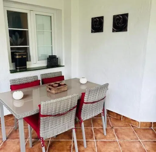 Pájaro Cantor Hoyo 16 *