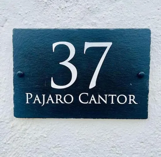 Pájaro Cantor Hoyo 16 * Fuengirola